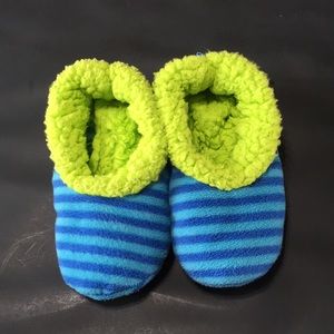 Snoozies Blue and Green Super Cozy Slippers Size S